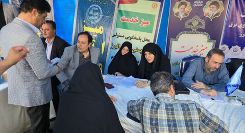 مناسبت گرامیداشت هفته دولت؛گزارش تصویری | برپایی میز خدمت بهزیستی البرز در مصلّی نمازجمعه کلانشهر کرج