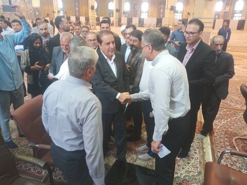 گزارش تصویری| میز ارتباطات مردمی بهزیستی ایلام در نمازجمعه همزمان با گرامیداشت هفته دولت