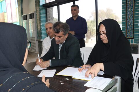 برپایی میز خدمت در مصلی اهواز با حضور مدیر کل و مسئولان بهزیستی خوزستان