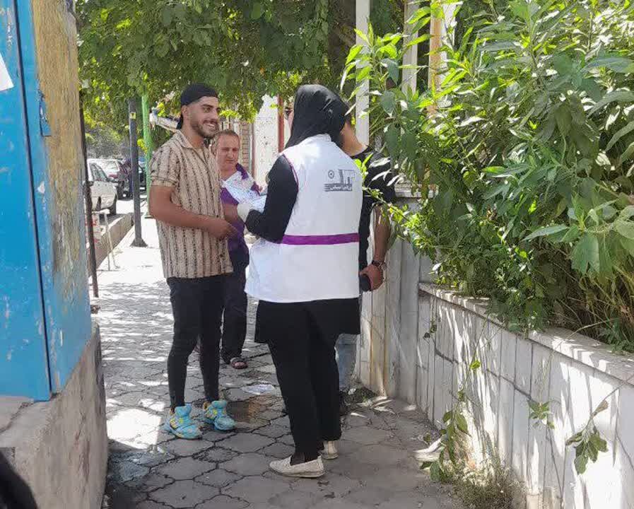 مشاوره و تبلیغات محیطی توسط کارشناسان اورژانس اجتماعی بهزیستی شاهین دژ