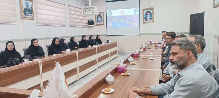 نشست جهاد تبیین با محوریت دستاوردهای انقلاب اسلامی و گرامیداشت شهیدان رجایی و باهنر در بهزیستی شاهین د