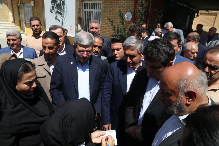 آیین اهدای ۳۵۰ دستگاه ویلچر به افراد دارای معلولیت در سنندج برگزار شد
