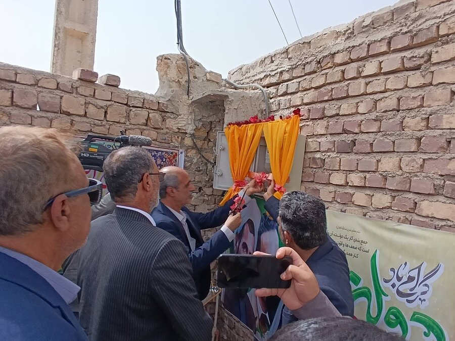 افتتاح همزمان ۲۰ نیروگاه ۵ مگاواتی خورشیدی در هیرمند
