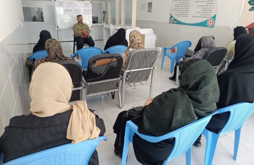 کارگاه پیشگیری از آسیب‌های اجتماعی ویژه زنان و دختران سرپرست خانوار در مرکز مثبت زندگی شهرستان اشنویه