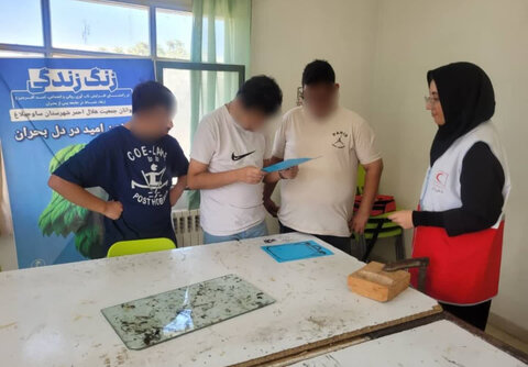 ساوجبلاغ | اجرای برنامه زنگ زندگی در مرکز توانبخشی حرفه آموزی پسرانه عرفان با همکاری جمعیت هلال احمر