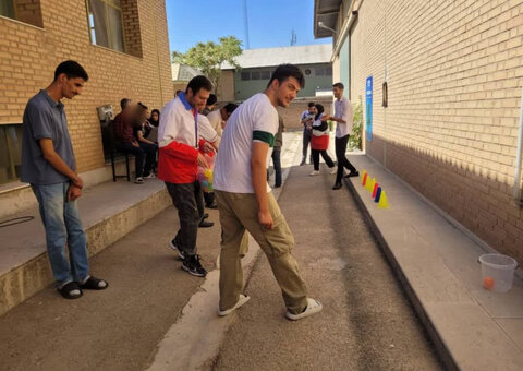 ساوجبلاغ | اجرای برنامه زنگ زندگی در مرکز توانبخشی حرفه آموزی پسرانه عرفان با همکاری جمعیت هلال احمر