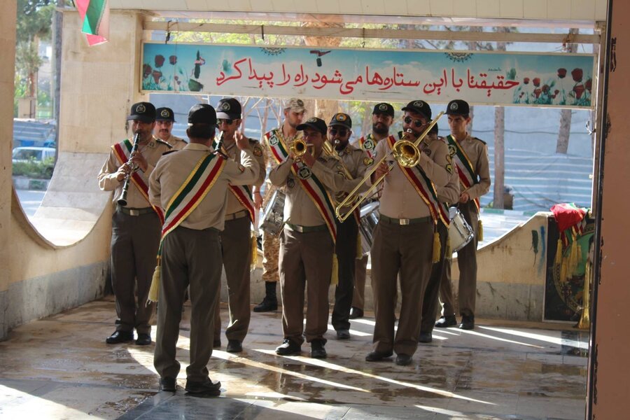 رباط کریم |‌ غبار روبی و گلباران مزار مطهر شهدا به مناسبت هفته دولت با حضور رئیس و همکاران بهزیستی