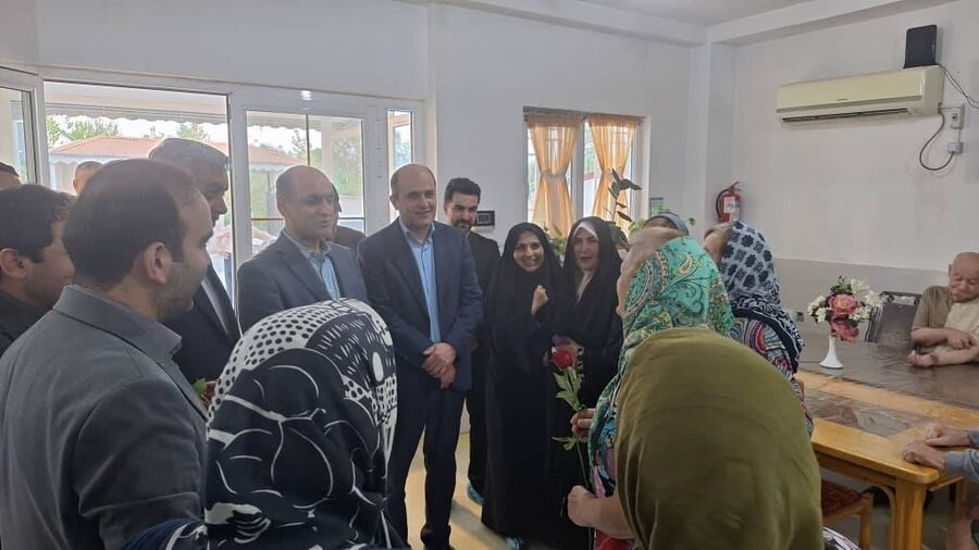 دیدار صمیمانه استاندار گیلان و جمعی از مسئولین با سالمندان آسایشگاه "طلیعه ماندگار گیل" رشت