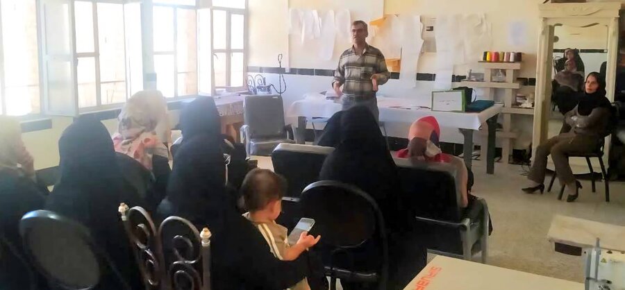 برگزاری کارگاه آموزشی پیشگیری از بیماری‌های عفونی (HIV و هپاتیت) ویژه زنان سرپرست خانوار تحت پوشش بهزیستی شاهین‌دژ