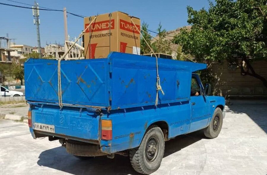 تحویل جهیزیه به نوعروس تحت پوشش بهزیستی ماکو با هدف حمایت از تشکیل خانواده