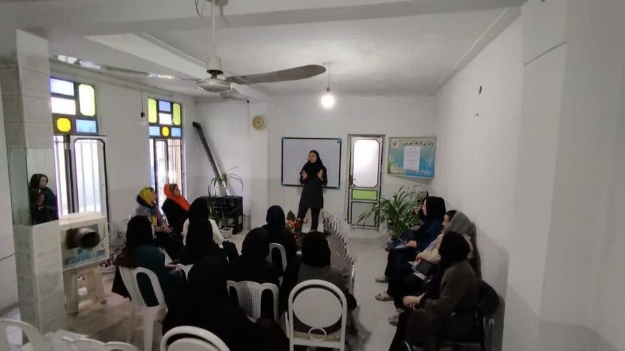 کارگاه آموزشی پیشگیری از خودکشی با محوریت آسیبشناسی در کامیاران برگزار شد