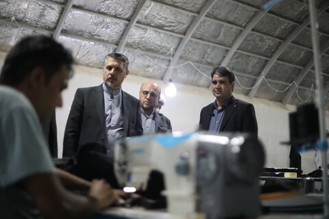 توزیع لوازم تحریر فرزندان بهبودیافتگان اعتیاد