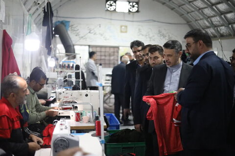 توزیع لوازم تحریر فرزندان بهبودیافتگان اعتیاد