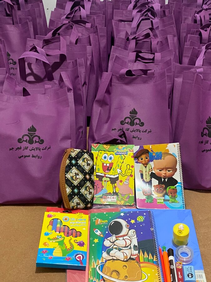 جم| اهداء 130 بسته لوازم التحریر به دانش آموزان تحت پوشش بهزیستی شهرستان جم در قالب پویش همه حاضر