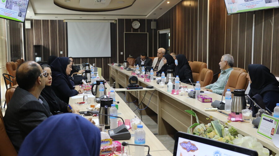 نشست هم اندیشی صاحب نظران حوزه سلامت