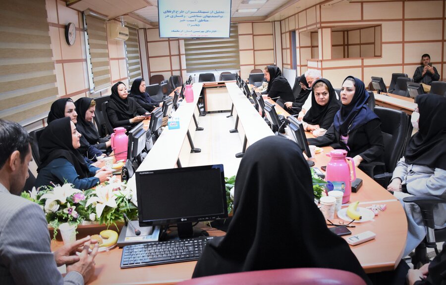 تجلیل از تسهیلگران طرح ارتقاء توانمندی های شناختی رفتاری در مناطق آسیب خیز