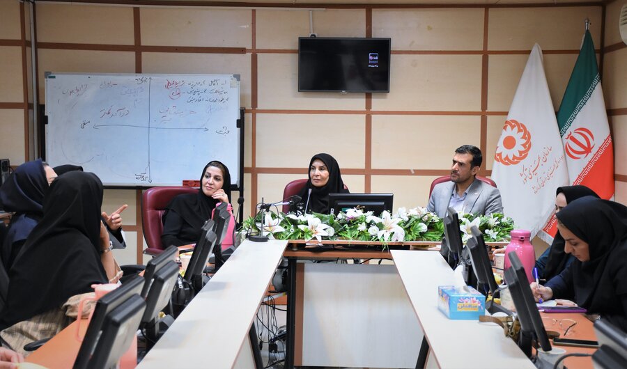 تجلیل از تسهیلگران طرح ارتقاء توانمندی های شناختی رفتاری در مناطق آسیب خیز