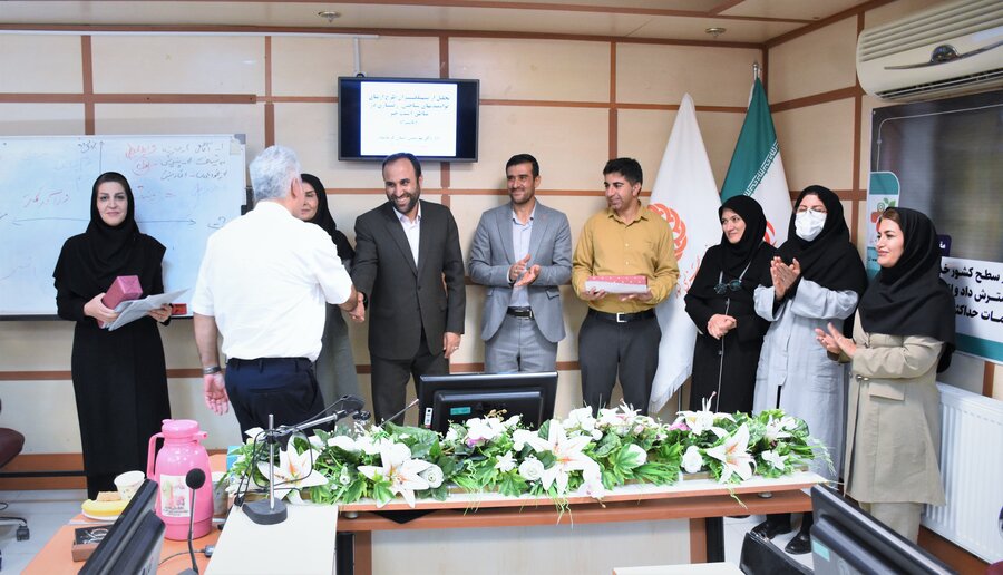 تجلیل از تسهیلگران طرح ارتقاء توانمندی های شناختی رفتاری در مناطق آسیب خیز