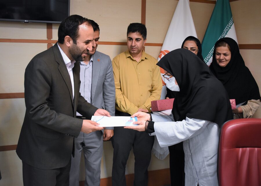 تجلیل از تسهیلگران طرح ارتقاء توانمندی های شناختی رفتاری در مناطق آسیب خیز