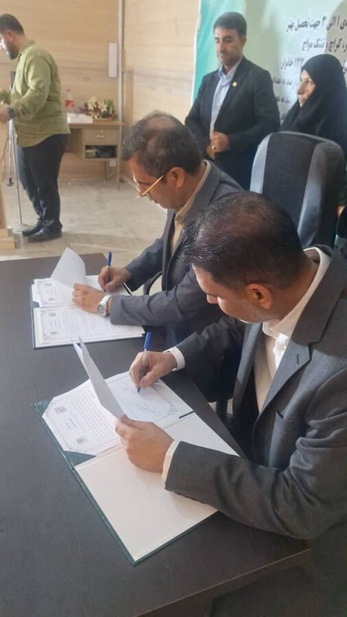 امضای تفاهم‌نامه واگذاری ۱۱۲ واحد مسکونی به مددجویان بهزیستی در شهر رامین