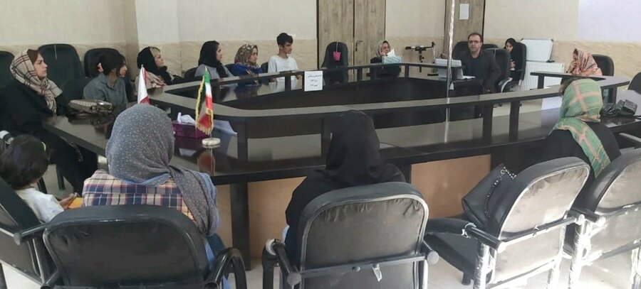 برگزاری کارگاه آموزشی پیشگیری از خودکشی و شناسایی نشانه‌های آن