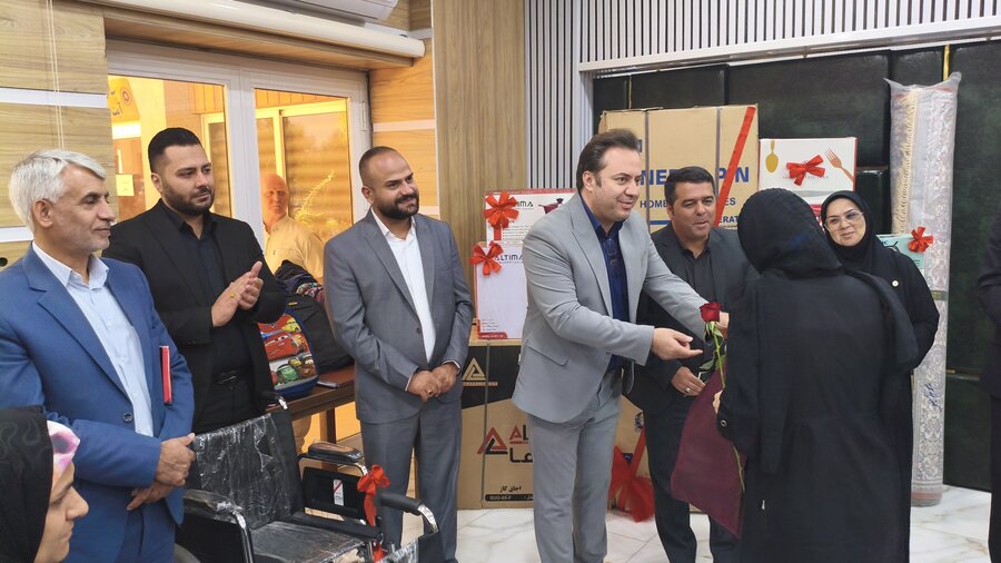 آیین واگذاری جهیزیه، ویلچر و اهدای لوازمالتحریر به جمعی از مددجویان تحت پوشش