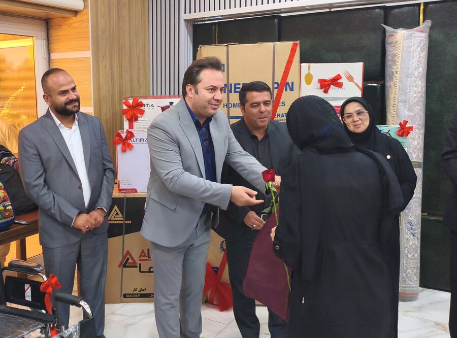 آیین واگذاری جهیزیه، ویلچر و اهدای لوازم‌التحریر به جمعی از مددجویان تحت پوشش