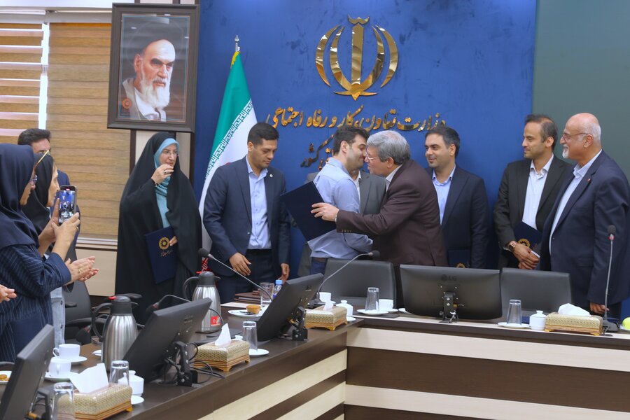 تکریم جمعی از مدیران سازمان بهزیستی کشور