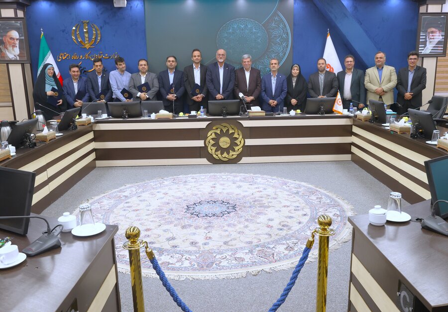 معارفه و تکریم چند مسئول در ستاد سازمان بهزیستی کشور /معرفی آیدین نعمتی به عنوان عضو هیأت مدیره صندوق ضمانت از فرصت های شغلی افراد دارای معلولیت