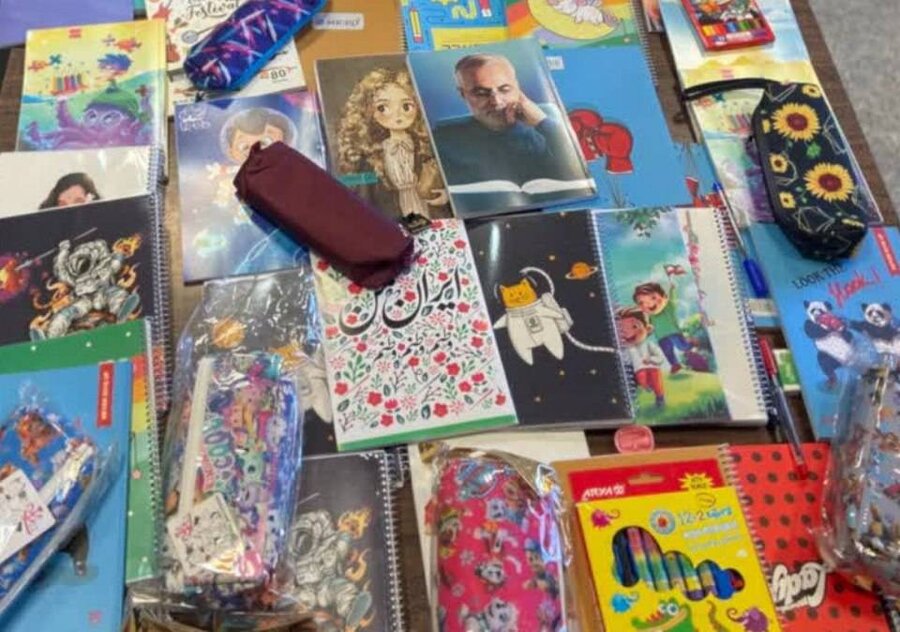 توزیع کیف و نوشت‌افزار برای دانش آموزان تحت پوشش بهزیستی