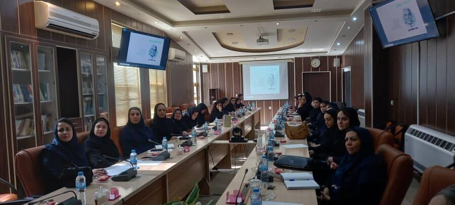 جلسه آموزشی مترجمی زبان اشاره