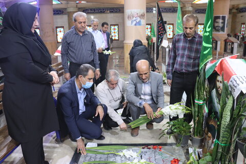 غبارروبی و عطرافشانی گلزار مطهر شهدای بوشهر؛ آغاز پرشور هفته دفاع مقدس و شروع به کار سرپرست جدید بهزیستی استان