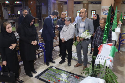 غبارروبی و عطرافشانی گلزار مطهر شهدای بوشهر؛ آغاز پرشور هفته دفاع مقدس و شروع به کار سرپرست جدید بهزیستی استان