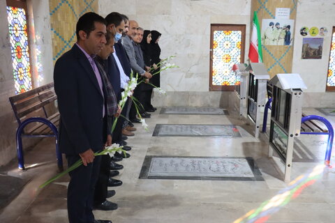 غبارروبی و عطرافشانی گلزار مطهر شهدای بوشهر؛ آغاز پرشور هفته دفاع مقدس و شروع به کار سرپرست جدید بهزیستی استان