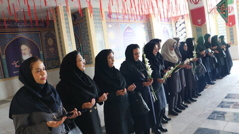 گزارش تصویری از غبارروبی مزار شهدا همکاران اداره کل بهزیستی خراسان شمالی در اولین روز گرامیداشت هفته دفاع مقدس