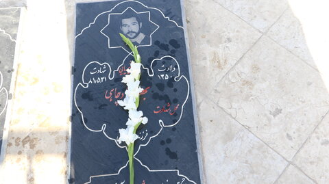 گزارش تصویری از غبارروبی مزار شهدا همکاران اداره کل بهزیستی خراسان شمالی در اولین روز گرامیداشت هفته دفاع مقدس