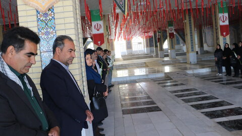 گزارش تصویری از غبارروبی مزار شهدا همکاران اداره کل بهزیستی خراسان شمالی در اولین روز گرامیداشت هفته دفاع مقدس