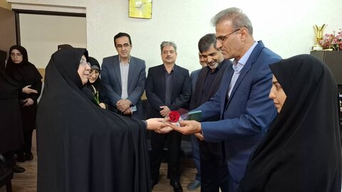 تقدیر سرپرست بهزیستی مازندران از کارکنان ایثارگر و خانواده های شهدا در اداره کل بهزیستی مازندران