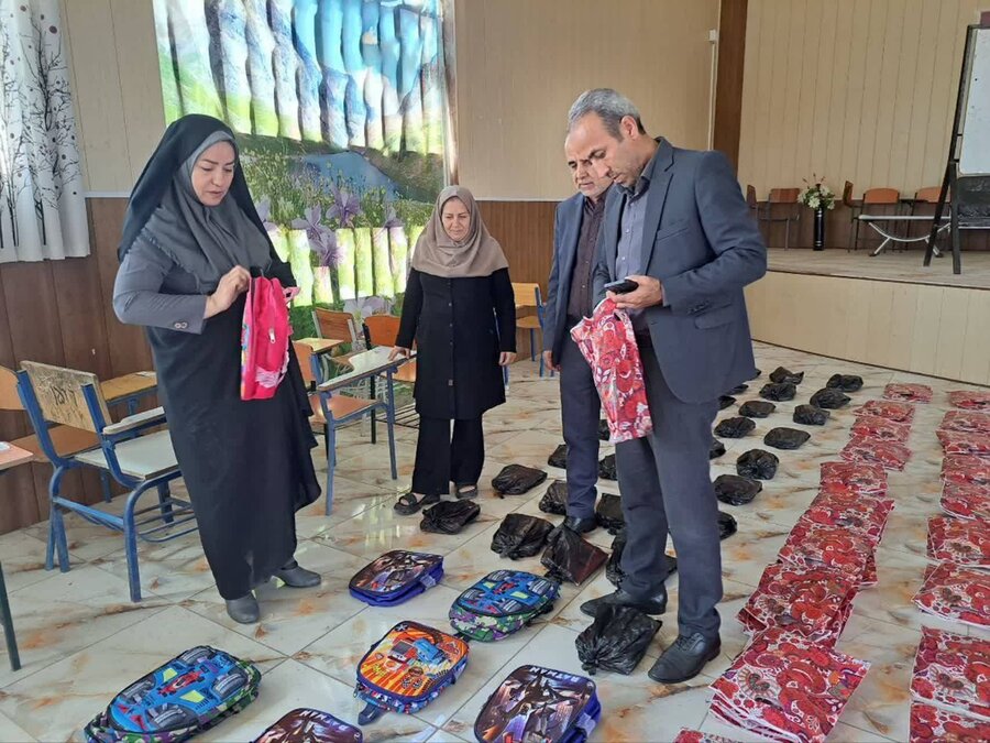 توزیع مرحله دوم لوازم التحریر، کیف پویش همه حاضر در شهرستان پلدشت