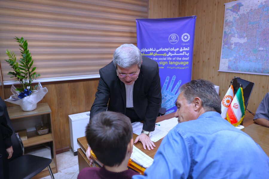 دیدار چهره به چهره رئیس سازمان بهزیستی کشور با ناشنوایان