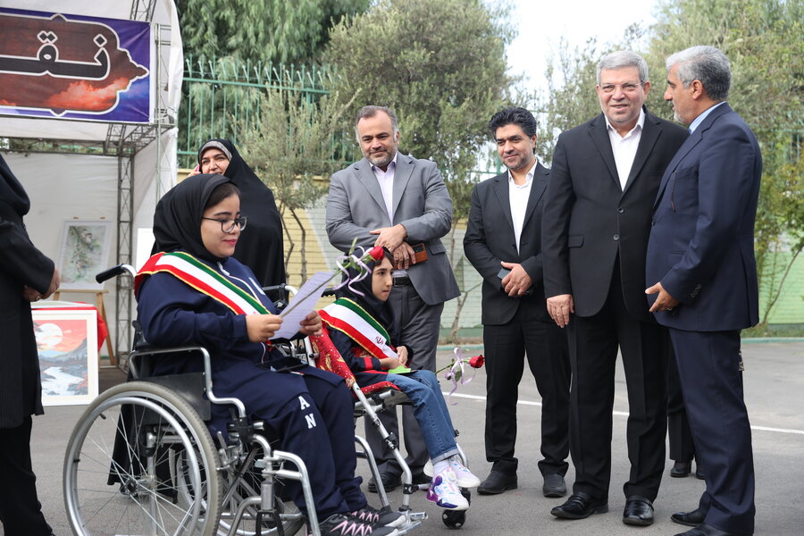 مراسم آغاز سال تحصیلی و نواختن زنگ در مدرسه استثنایی رجائیه