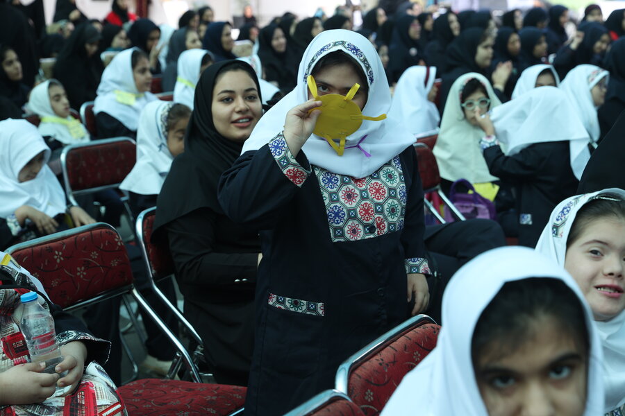 مراسم آغاز سال تحصیلی و نواختن زنگ در مدرسه استثنایی رجائیه مراسم آغاز سال تحصیلی و نواختن زنگ در مدرسه استثنایی رجائیه