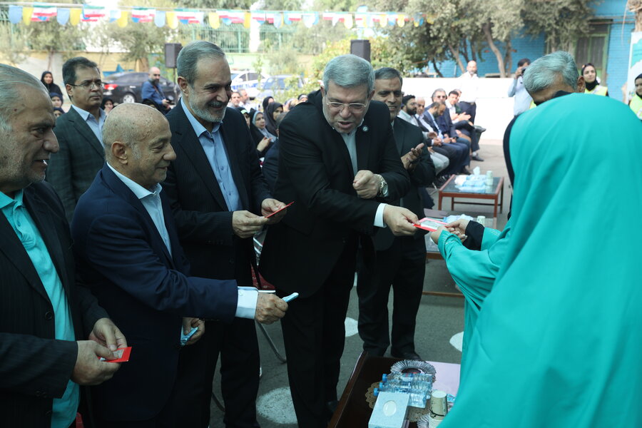 مراسم آغاز سال تحصیلی و نواختن زنگ در مدرسه استثنایی رجائیه مراسم آغاز سال تحصیلی و نواختن زنگ در مدرسه استثنایی رجائیه