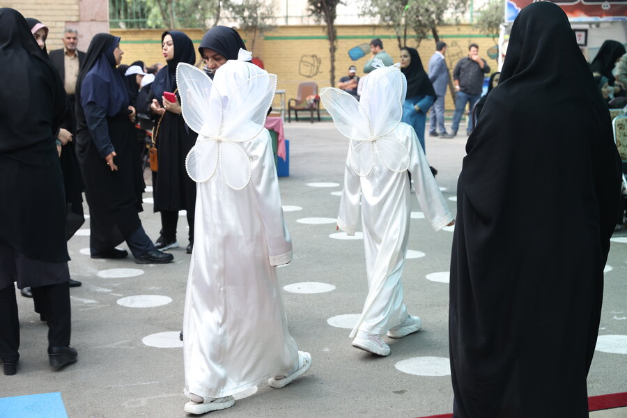 مراسم آغاز سال تحصیلی و نواختن زنگ در مدرسه استثنایی رجائیه مراسم آغاز سال تحصیلی و نواختن زنگ در مدرسه استثنایی رجائیه