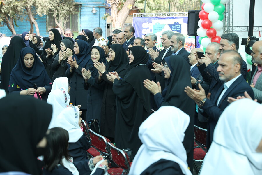 مراسم آغاز سال تحصیلی و نواختن زنگ در مدرسه استثنایی رجائیه مراسم آغاز سال تحصیلی و نواختن زنگ در مدرسه استثنایی رجائیه