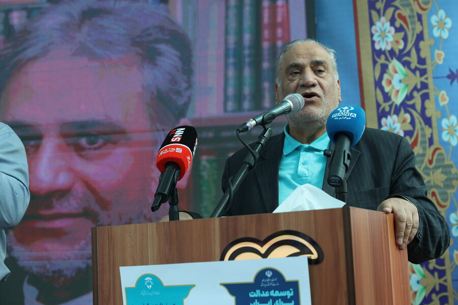 مراسم آغاز سال تحصیلی و نواختن زنگ در مدرسه استثنایی رجائیه مراسم آغاز سال تحصیلی و نواختن زنگ در مدرسه استثنایی رجائیه