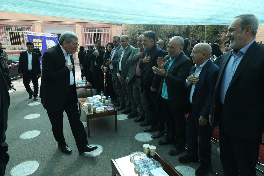 مراسم آغاز سال تحصیلی و نواختن زنگ در مدرسه استثنایی رجائیه مراسم آغاز سال تحصیلی و نواختن زنگ در مدرسه استثنایی رجائیه