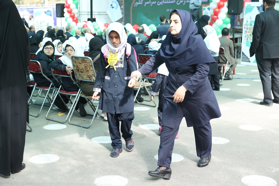 مراسم آغاز سال تحصیلی و نواختن زنگ در مدرسه استثنایی رجائیه مراسم آغاز سال تحصیلی و نواختن زنگ در مدرسه استثنایی رجائیه