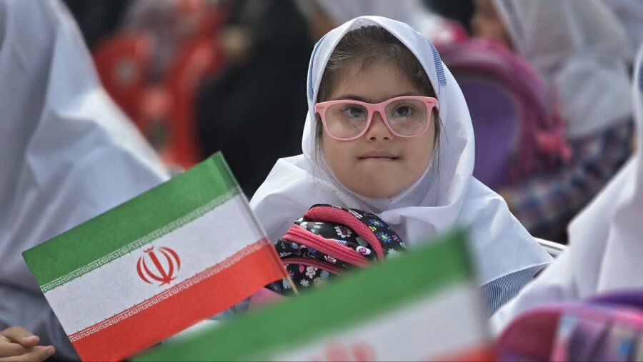 باز آمد بوی ماه مدرسه 