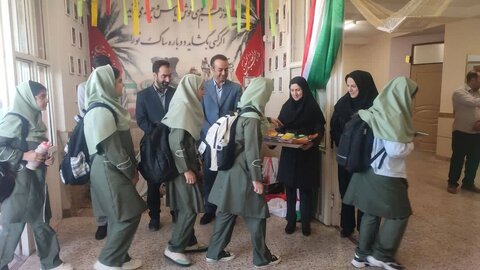 گزارش تصویری| زنگ مهر مدارس شهرستان خرمدره با حضور سرپرست بهزیستی و مسئولین دستگاههای اجرایی این شهرستان نواخته شد